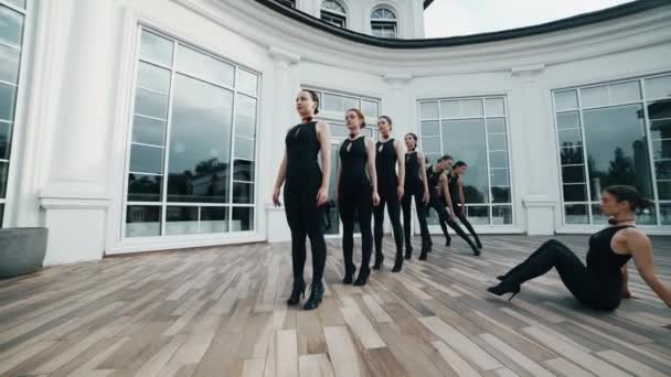 Grupo Bailarinas Baila Danza Moderna Concepto Danza Movimientos — Vídeo de stock