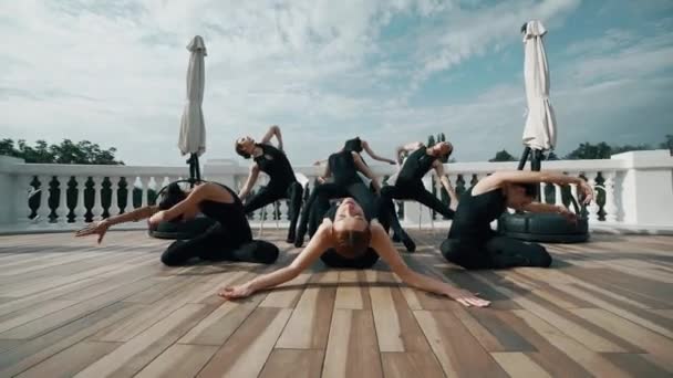 Grupo Bailarinas Baila Danza Moderna Concepto Danza Movimientos — Vídeos de Stock