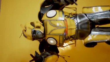 Stüdyoda poz veren bir Bumblebee transformatörü. Bumblebee kostümlü bir adam dans eder ve eğlenir. Bumblebee film konsepti. Dikey video