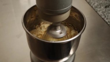 Vanilyalı krem peynir yapma süreci. Pasta için krema. Şekerleme ve kek yapma konsepti