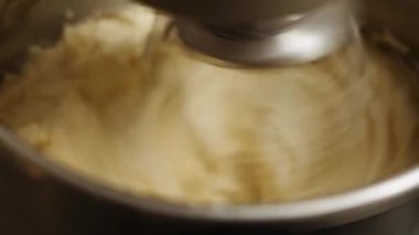Vanilyalı krem peynir yapma süreci. Pasta için krema. Şekerleme ve kek yapma konsepti