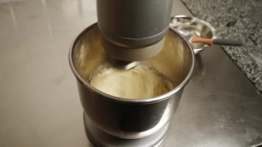 Vanilyalı krem peynir yapma süreci. Pasta için krema. Şekerleme ve kek yapma konsepti