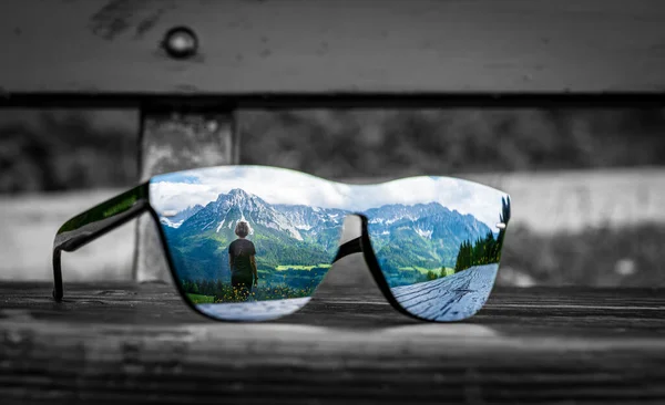 stock image Wonderful reflection in sunglasses of an unrecognizable person in front of the Wilde Kaiser mountain in Ellmau Austria