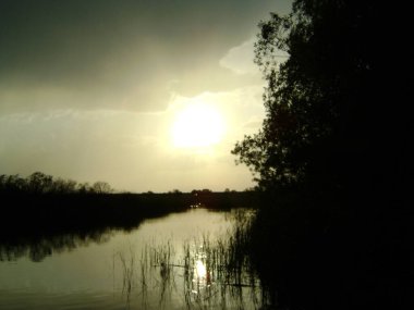 Doğada güzel bir gün batımı