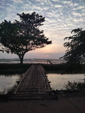 the sun rises in my rural atmosphere