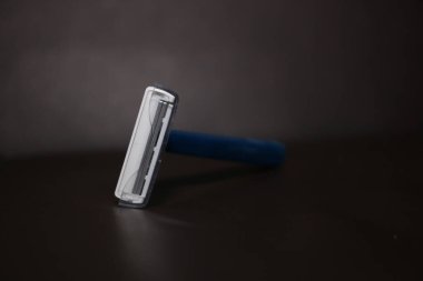 Men's manual razor with two blades, blue handle and white head