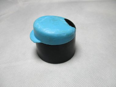 photo of a black and blue drinking bottle cap