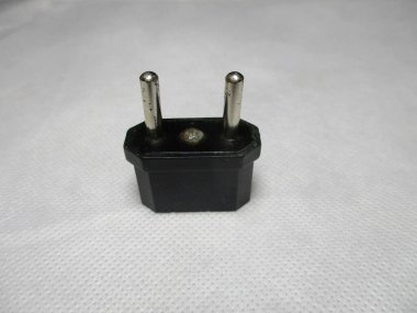 photo of a connection of a cable head to the power jack