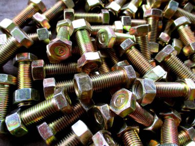 Araçlar için kullanılan cıvataların yakın menzilli fotoğrafları