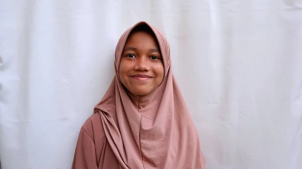 Muslimské Dospívající Dívky Úsměvy Štěstím — Stock fotografie