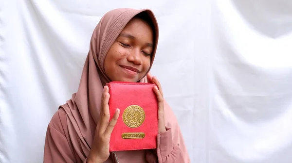 Asiático Musulmán Niñas Santo Quran —  Fotos de Stock