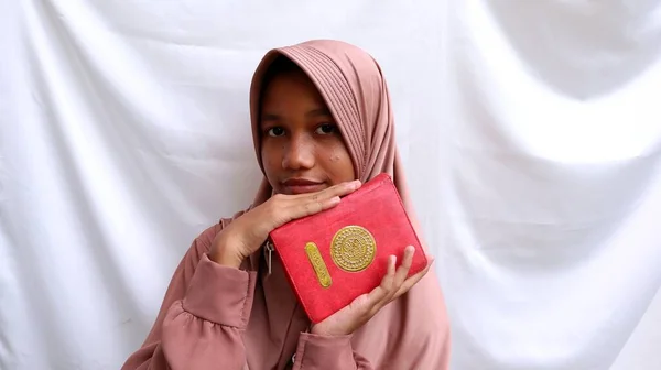 Asijské Muslimské Dívky Svatý Quran — Stock fotografie
