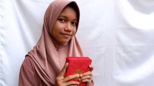 Azjatyckie Muzułmańskie Dziewczyny Święty Koran — Zdjęcie stockowe