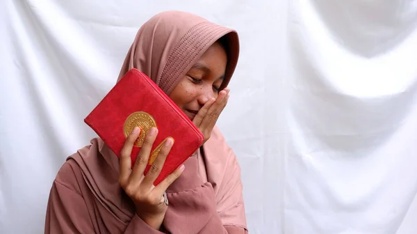 Asia Muslim Gadis Dan Quran Suci — Stok Foto