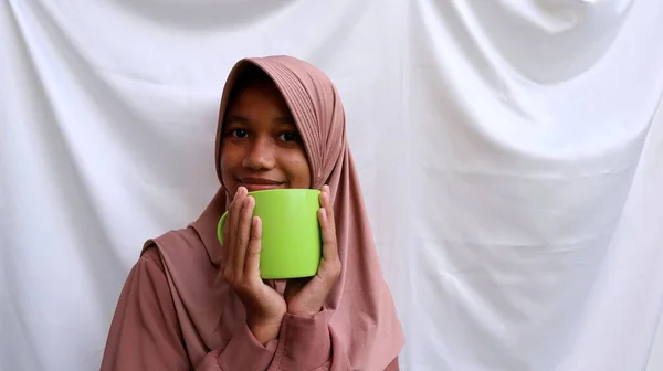 Asiático Musulmán Adolescente Celebración Plástico Taza Ramadán Mes Concepto — Foto de Stock