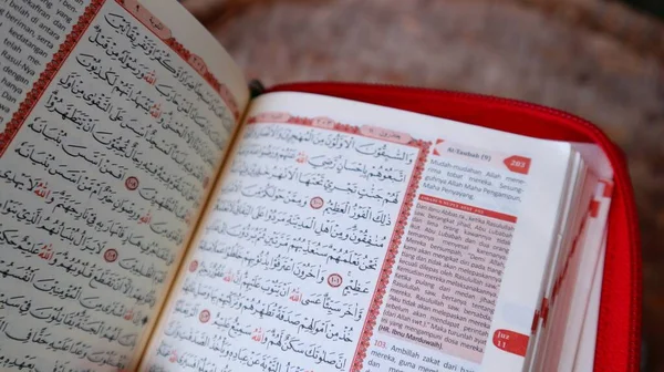 Opened Holy Quran Shows Verses Holy Quran — Stock Photo, Image
