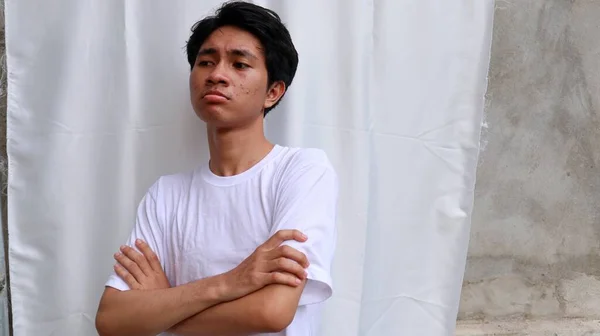 Asiático Hombre Blanco Camiseta Con Plana Expresión —  Fotos de Stock