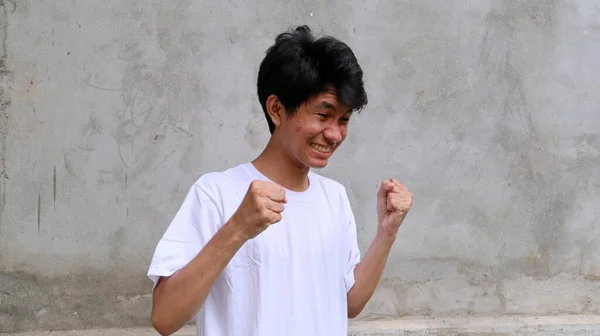 Aziatische Man Met Gepassioneerde Onoverwinnelijke Uitdrukking — Stockfoto