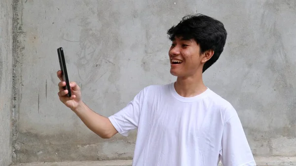 Asiatico Uomo Utilizzando Smartphone Video Chiamata Selfie — Foto Stock