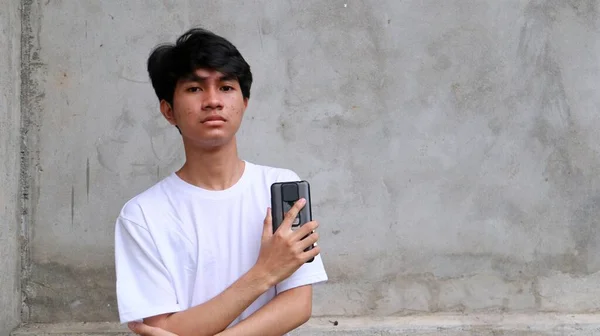 Asiatique Homme Utilise Smartphone Appeler Quelqu — Photo