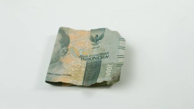 Endonezya parası 2000 rupiah izole beyaz arka plan