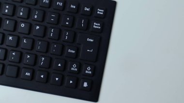 Elastik klavyeler her yere götürülebilen kauçuktan yapılır.