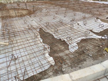 installation of wiremesh iron on the floor of the external or landscape area, ready to be poured with concrete.