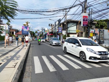 quiet traffic flow, only a few vehicles, Jalan Kartika Plaza, Kuta. Bali - Indonesia ; January 1, 2023.