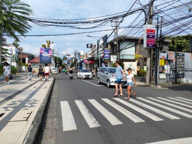 quiet traffic flow, only a few vehicles, Jalan Kartika Plaza, Kuta. Bali - Indonesia ; January 1, 2023.