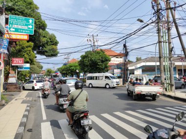 normal and smooth traffic at the intersection of Jalan Raya Kuta. Bali - Indonesia ; January 3, 2023.
