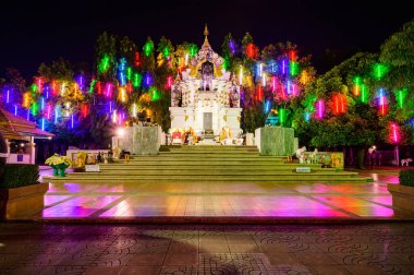 PHAYAO, THAILAND - December 11, 2019 : King Ngam Mueang Monument with Decorative lights at Kwan Phayao Lake, Thailand.