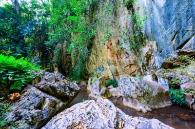 Tayland 'ın Chiang Rai eyaletindeki Pha Kong Mağarası..