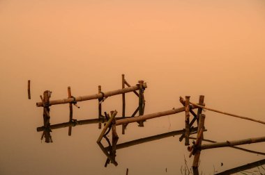 Old Wood in Motion Bulanık Su, Tayland.