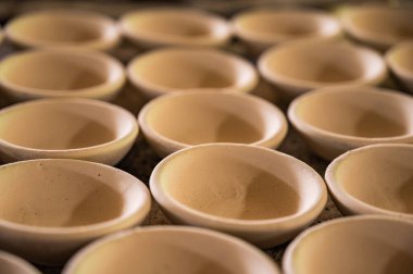 Tayland 'da küçük seramik kaseler..