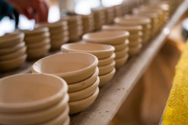 Tayland 'da küçük seramik kaseler..