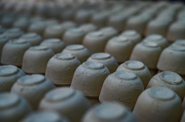 Tayland 'da küçük seramik kaseler..