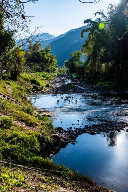Tayland 'ın Bokuai bölgesindeki Mang nehrinin manzarası.