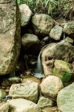 Su Pong Pra Banyo Şelalesinde akıyor, Chiang Rai vilayetinde..