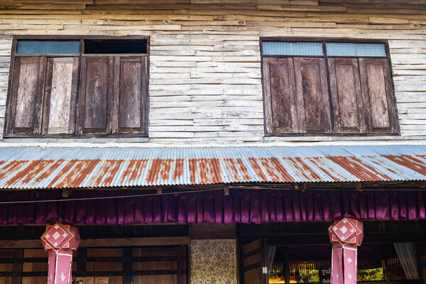 ЧАНГ-РАЙ, Таиланд - 12 октября 2019 года: Тайский родной дом в районе Мэй Сай, провинция Чианграй.