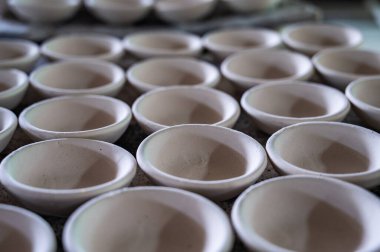 Tayland 'da küçük seramik kaseler..