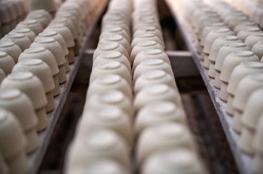 Tayland 'da küçük seramik kaseler..