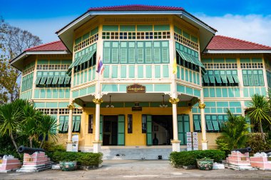 LAMPANG, THAILAND - 4 Mart 2020: Baan Pong Nak veya Tayland 'ın Lampang ilindeki Surasak Kraliyet Konut Salonu Montri Askeri Kampı.