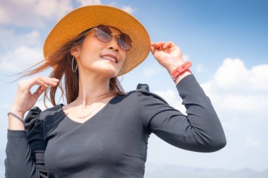 Mae Moh kömür madeninde doğal geçmişi olan Asyalı bir kadın, Lampang.