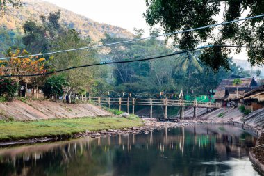 Tayland 'ın Bokuai bölgesindeki Mang nehrinin manzarası.