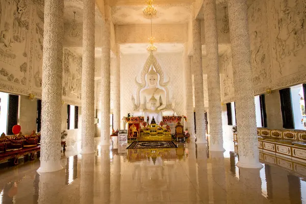 Άγαλμα Του Βούδα Στο Ναό Hyuaplakang Ταϊλάνδη — Φωτογραφία Αρχείου