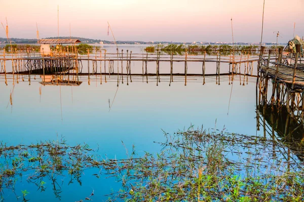 Маленький Мост Вуден Мыльной Водой Озере Кван Пхаяо Таиланд — стоковое фото