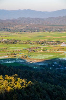 Tayland 'ın Wiang Papao semtindeki kır manzarası.