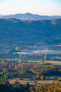 Tayland 'ın Wiang Papao semtindeki kır manzarası.