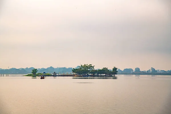 Храм Тилок Арам Озере Кван Пхаяо Таиланд — стоковое фото