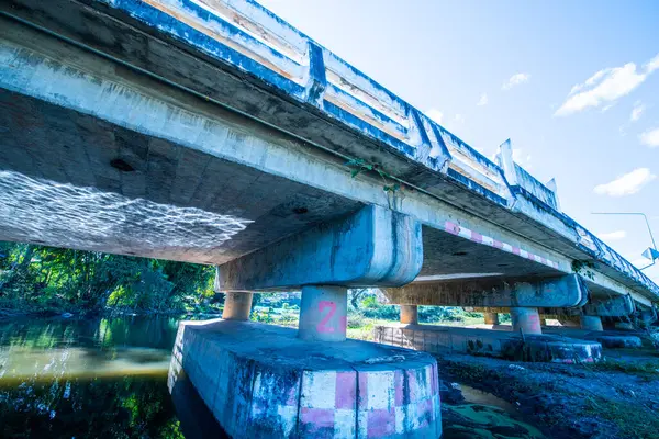 Jembatan Dengan Kanal Kecil Distrik Mueang Khong Provinsi Chiangmai Thailand — Stok Foto